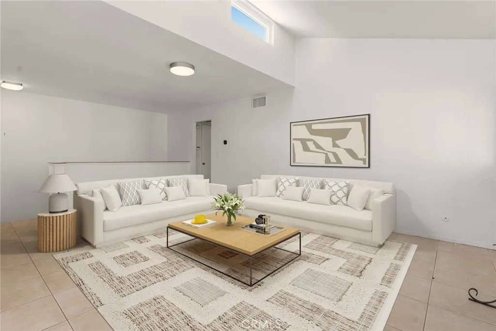 22117 Burbank Boulevard 7, Woodland Hills, California 91367 home-pic-1